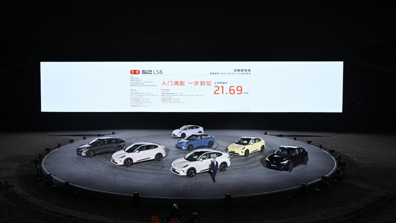 10.全新智己LS6上市权益价21.69万元~27.99万元.jpg