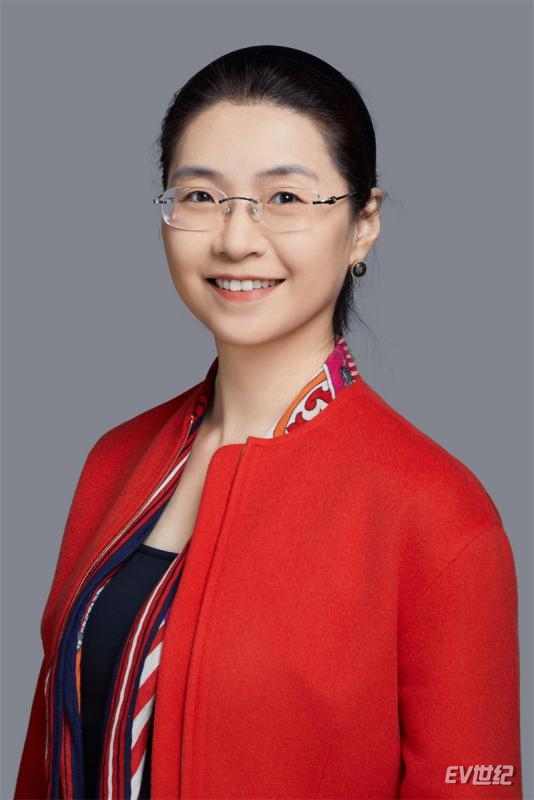 02.北京梅赛德斯-奔驰销售服务有限公司客户服务执行副总裁周宁女士_副本.jpg