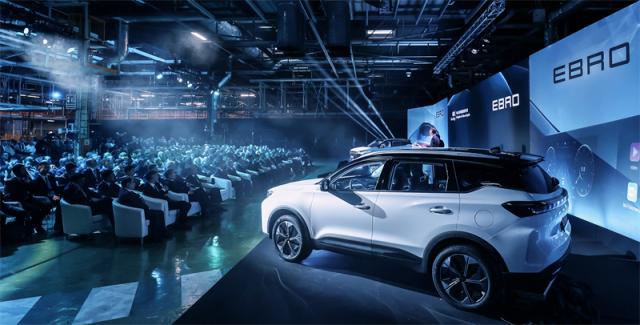 奇瑞与西班牙EV MOTORS合资工厂迎来首台车下线.jpg