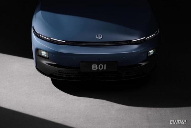 【B01新闻稿】零跑B01全球首秀：定义年轻人的高品质智能轿车新标杆2695.png