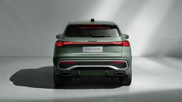 图7：全新奥迪-Q5L-复刻-2010-年-A7-Sportback“船尾式设计”，打造极具张力的视觉效果.jpg