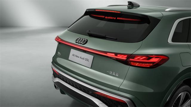 图8：全新奥迪-Q5L-搭载-quattro-高位刹车灯，当踩下刹车后视觉效果非常醒目.jpg