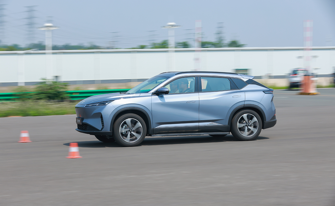 15万内操控最好的纯电SUV，场地体验示界06