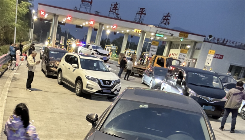 图注7：深圳车主发生交通事故，4S店进行远距离快速救援.jpg