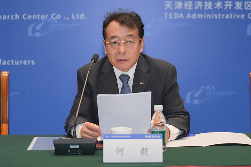 何毅.jpg