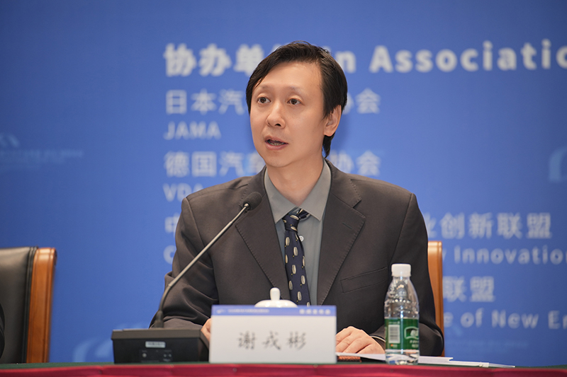 谢戎彬.jpg
