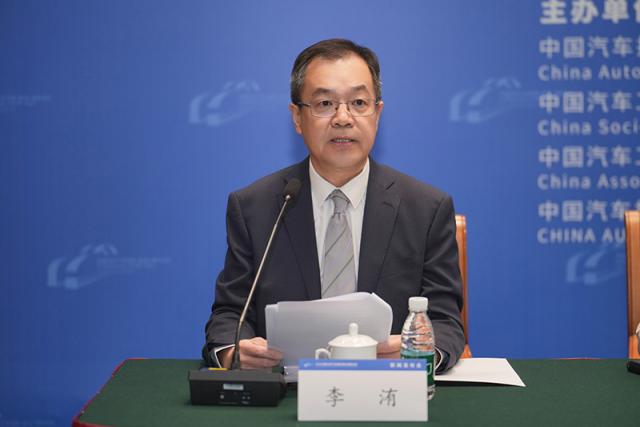 李洧.jpg