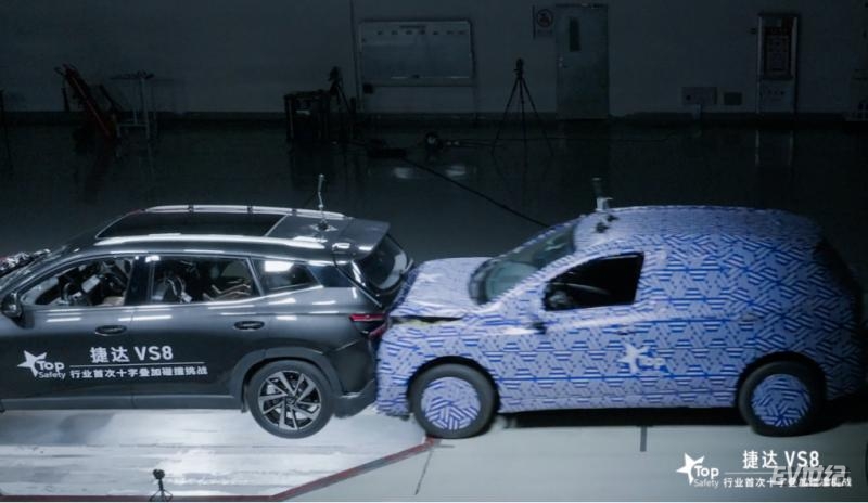 【新闻稿】钢筋铁骨才能守护家人 捷达VS8 硬扛超严苛碰撞Top safety“十字夹击”挑战成功 7.25821.png