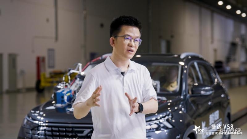 【新闻稿】钢筋铁骨才能守护家人 捷达VS8 硬扛超严苛碰撞Top safety“十字夹击”挑战成功 7.251213.png