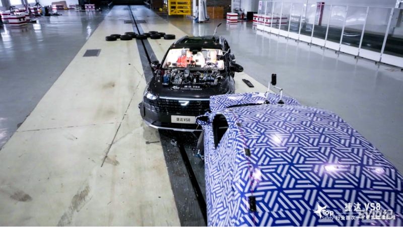 【新闻稿】钢筋铁骨才能守护家人 捷达VS8 硬扛超严苛碰撞Top safety“十字夹击”挑战成功 7.251356.png