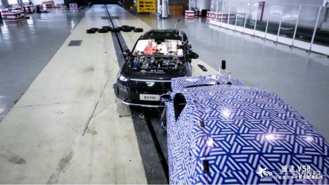 【新闻稿】钢筋铁骨才能守护家人 捷达VS8 硬扛超严苛碰撞Top safety“十字夹击”挑战成功 7.251356.png