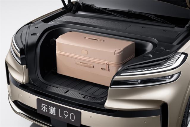 carousel-front-trunk-01-desktop.jpg