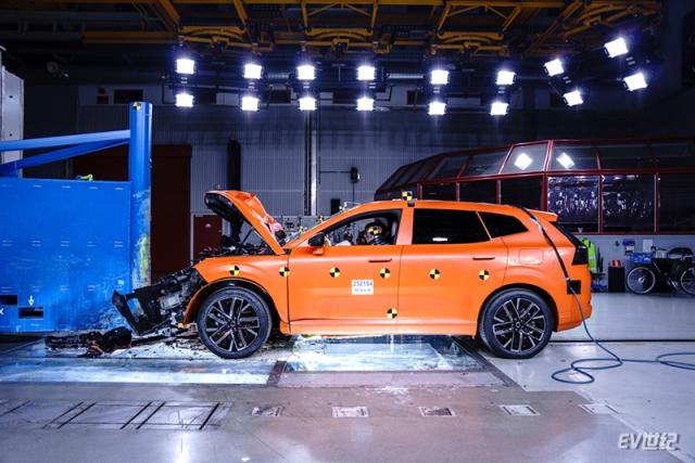 XC70 Crash Test 14.08.25-102.jpg