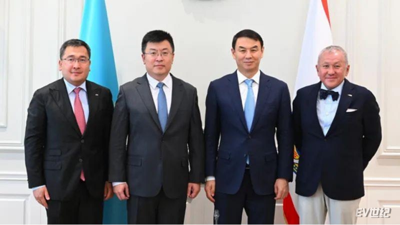 【新闻稿】搭载CTC电池底盘一体化技术！哈萨克斯坦首批比亚迪电动大巴下线_20250924440.png