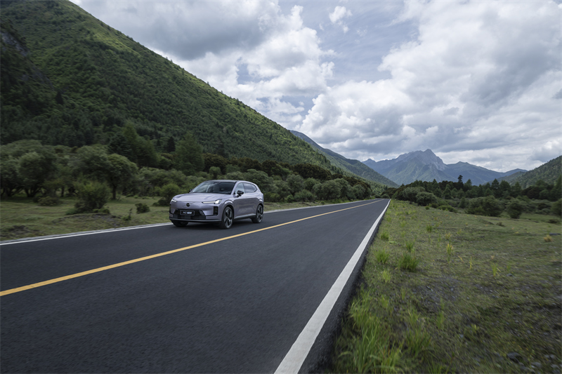 沃尔沃全新XC70_1.jpg