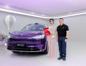 李一桐加入问界M9车主大家庭,明星选择印证科技豪华魅力