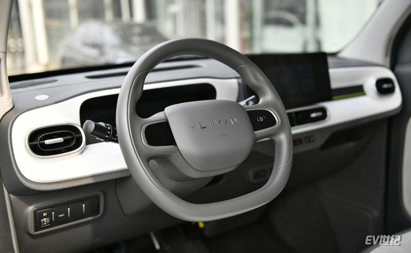 2612471015a3a7ee8e2602.jpg 10.JPG