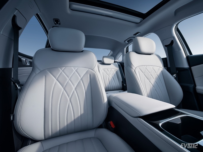 302248569a132b75ed2658.jpg 4-吉利银河星耀6内饰_调整大小.jpg