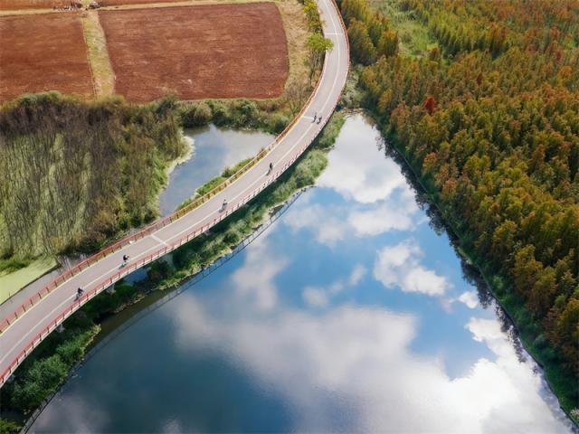 4、“滇池绿道”是热门的骑行打卡地.jpg