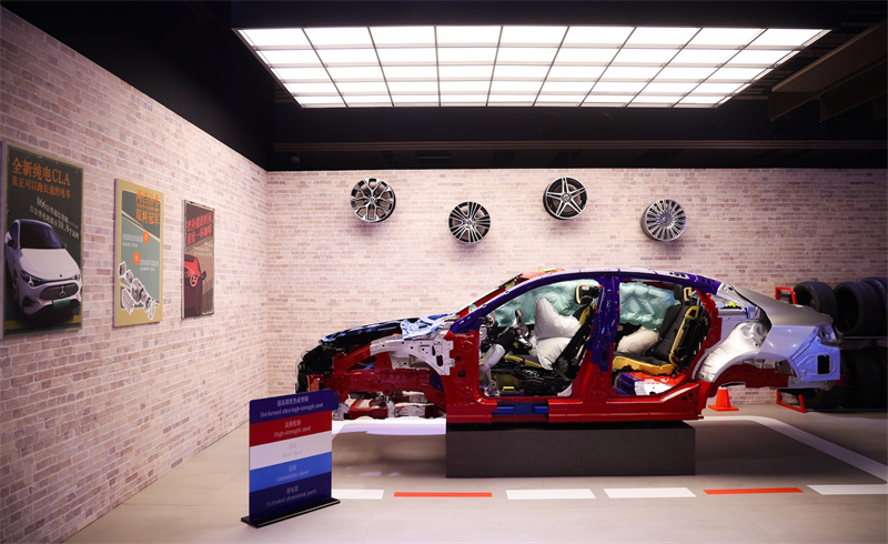 062245142339b6e72c9610.jpg 13.全新奔驰纯电CLA同级独有11个安全气囊,上市前经历超180次实车碰撞测试,以毫不妥协的奔驰标准,打造安全与品质的行业标杆.jpg