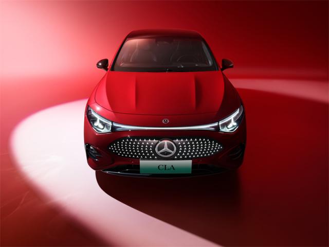 06224731f444dc50983431.jpg 09.全新奔驰纯电CLA承袭经典的轿跑设计元素,前脸142颗星徽可呼吸式动态点亮,让年轻人“一眼心动”;配合6种“SoundExperience”整体式音效系统主题,提供满满情绪价值.jpg