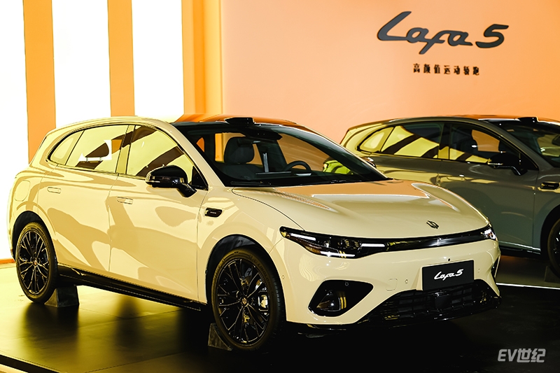 072241196eb64168967635.jpg 发布会现场4.jpg