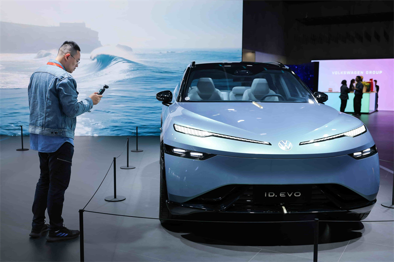 091856017a210fa9955263.jpg 新闻配图7-大众汽车品牌ID. EVO.jpg