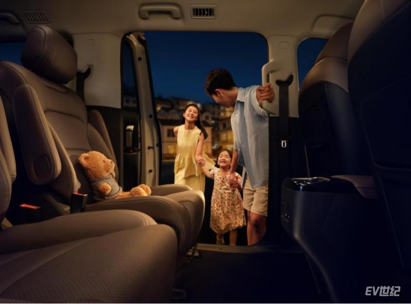 13230702ed7afeb37e8092.png 【新闻稿】7.3万元起售!星光730正式上市,为万千家庭开启幸福之门1302.png