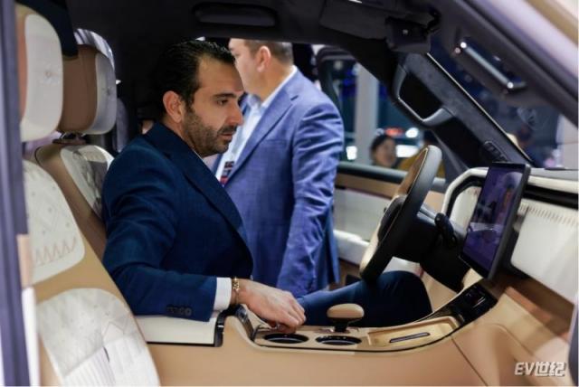 222016379ea51f74b89062.png 【新闻稿】“让豪华,更丝滑” 全球新旗舰极石ADAMAS亮相广州车展1456.png