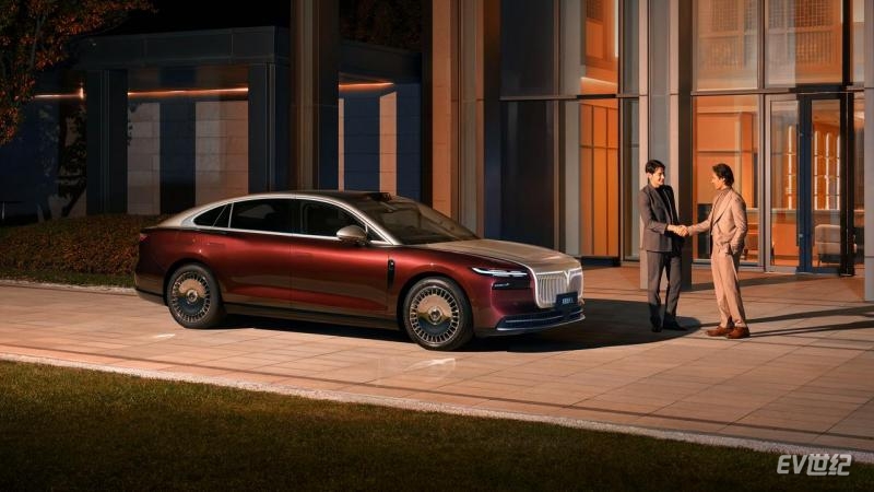 【图5：岚图追光L 商务场景（金銮红）】.jpg