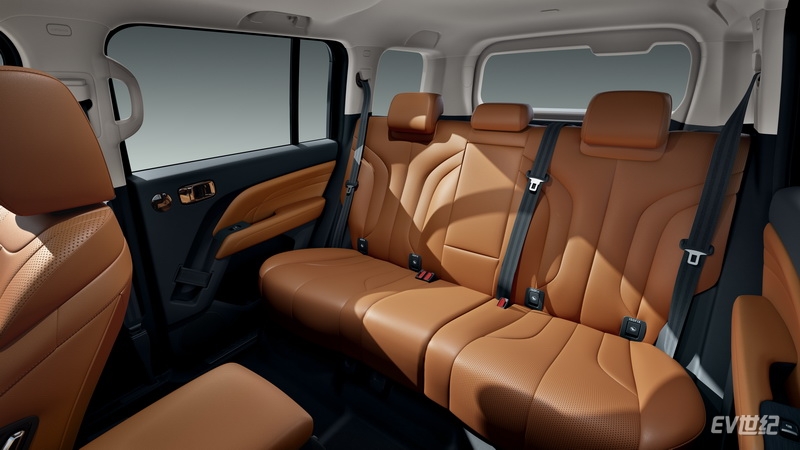 141022248503b58f5b5822.jpg 后排大空间_调整大小.jpg