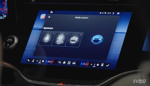 30132745274caf0a4f5224.png 03.AI赋能的全新奔驰虚拟助手增添“情绪价值”,营造出宛如朋友般的交流体验.PNG