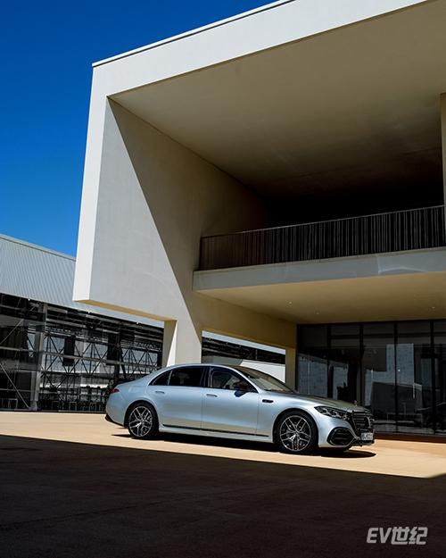 30132841b4b79bdeae5918.jpg 12.具有专利技术的“智能底盘路面记忆功能”,可实时“预瞄”路面并提前调节阻尼.jpg