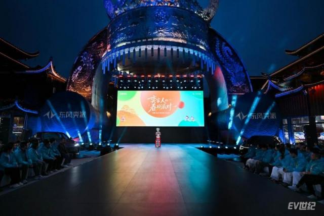 151629244b8a0c6bf82379.jpg image002.jpg