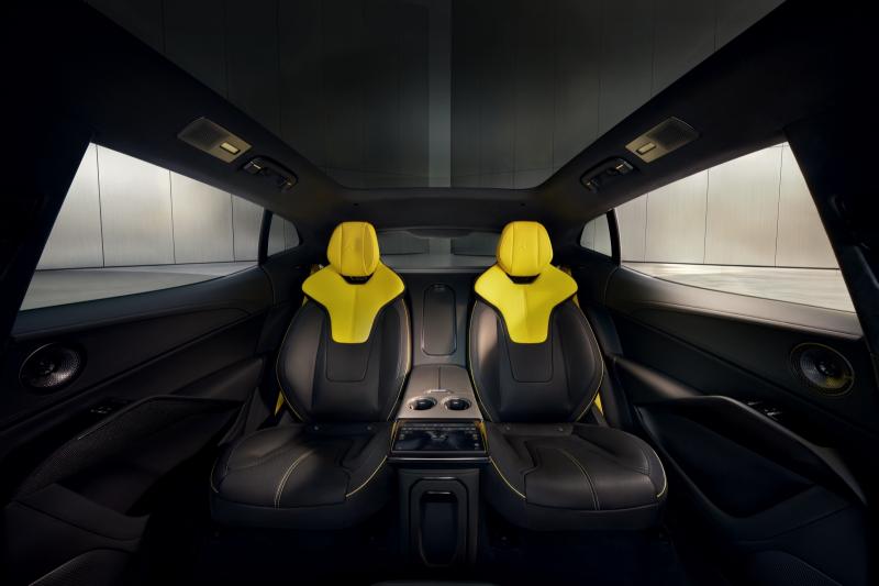 2922015108786883347988.jpg 正视角-后排内饰_副本.jpg