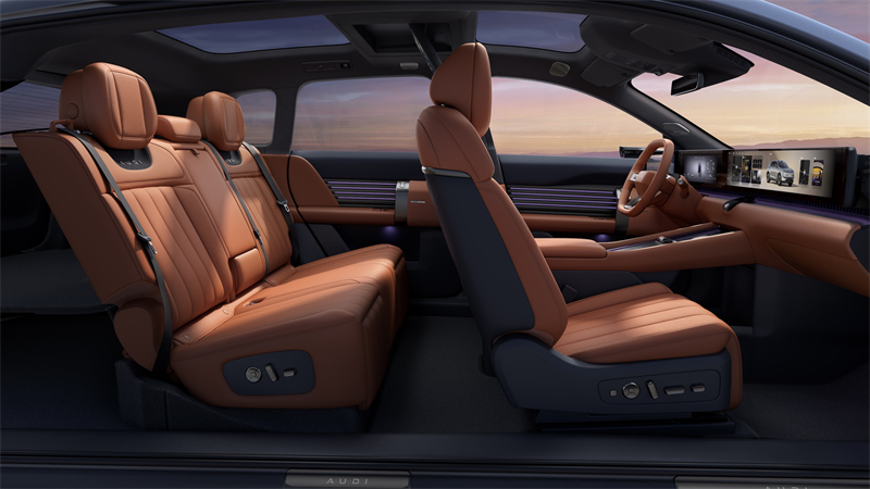 5. 奥迪E7X五座大空间.jpg