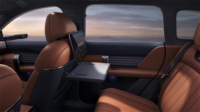 11. 奥迪E7X后排拓展坞和小桌板.jpg