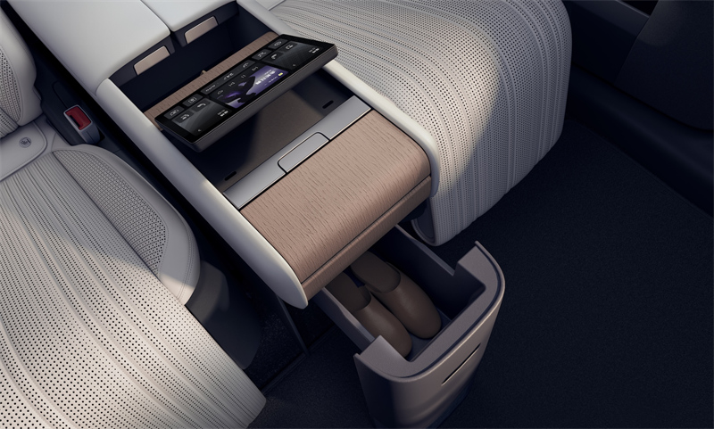 9. 奥迪E7X四座版后排中央扶手.jpg