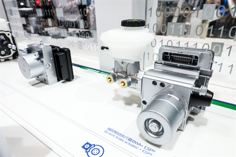 06 博世液压线控制动执行器BWA+ESP®解决方案.jpg