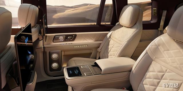 interior-carousel-P1-03-desktop.jpg