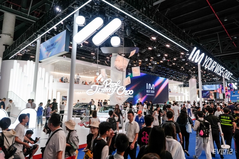 1、智己汽车成都车展展台_调整大小.jpg
